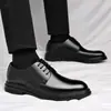 Zapatos de cuero para hombre, de pegado en frío, suela de goma de alta calidad, zapatos de cuero formales y casuales para hombre, con cordones, estilo británico, adecuados para novios en bodas