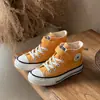 Zapatos deportivos casuales versátiles para niños, nuevo estilo otoño 2025, zapatillas de lona antideslizantes de moda para niños y niñas.