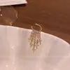 Brinco de Orelha Cuff com Franjas Cruzadas de Alta Qualidade para Mulheres, Temperamento de Luxo Leve, Clipe de Osso de Orelha Novo Estilo com Strass, Acessórios de Brincos Mais Vendidos