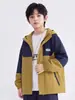Chaqueta con Capucha de Bloques de Color para Niños Estilo Primavera/Otoño 2026 Nueva Chaqueta Cortavientos para Exteriores para Niños Medianos/Grandes Trendy Casual