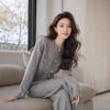 Un conjunto completo de ropa de principios de invierno, abrigo gris, temperamento de socialité, estilo de dos piezas de alta gama, estilo pequeño fragante, traje con sensación de hija de familia rica