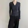 Suéter de Tricô Gola V Estilo Coreano para Mulheres, Roupa de Primavera, Manga Longa, Suéter Cinza de Alta Qualidade, Top de Corte Ajustado, Estilo Minimalista para Outono e Inverno
