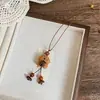 Collar colgante vintage de gota de agua, racimo de uvas y pez pequeño para mujer, cadena para suéter de nicho de lujo ligero de alta gama, accesorio para cuello largo