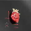 Broche de Corazón Rojo con Forma de Corazón Exagerado Adorno de Pecho de Órgano Médico Broche con un Toque de Lujo de Alta Gama