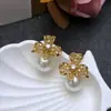 Pendientes de Perla Flor Dorada para Mujer 2026 Nuevo Estilo Caliente Pendientes de Gama Alta Extremadamente Hermosos y Únicos y Hermosa Joyería para Orejas