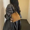 Bolso de mano Maillard estilo retro, bolso cruzado de gamuza para mujer, nueva colección otoño/invierno 2026, bolso de hombro casual y versátil