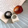 Conjunto de três anéis geométricos redondos e quadrados de resina, anel da moda para o dedo indicador do dia a dia, joia de nicho com design único para mulheres
