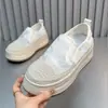 Bai Zhen He Estação Europeia 2026 Verão Novos Sapatos de Pescador com Solado Grosso Femininos com Cadarço de Rede Respiráveis Slip-on Pequeno Chanel