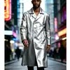 Casaco longo de couro brilhante estilo europeu e americano para homens, trench coat longo acima do joelho com botões prateados metálicos, jaqueta casual vintage de motociclista