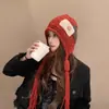 Chapéu de Lã com Aplicação Moda Outono e Inverno Feminino Chapéu com Aplicação e Franja Chapéu de Tricô Trançado Vermelho Feito à Mão Venda por Atacado