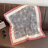 Estilo K de Lenço Quadrado Pequeno 70cm Feminino Novo Verão Versátil Lenço Presente Moda Retro Profissional Lenço Atacado Externo