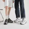 Zapatos Deportivos Frescos New Balance para Correr de Primavera y Otoño Moda Versátil Zapatos de Papá Aumentadores de Altura Suela Gruesa Malla Transpirable Zapatos de Hombre Zapatos de Pareja