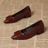 Otoño 2026 Nuevo Llegada Brillo Estampado de Serpiente Piel Suave Suela Suave Punta Cuadrada Hebilla Cuadrada Tacón Grueso Tacón Bajo Versátil para Viajes Diarios Slip-on Zapatos Individuales