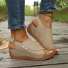 Sandalias de cuña multicolor estilo retro europeo y americano de talla grande para mujer, con diseño de una sola tira y tira trasera con cierre de velcro