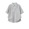 Camisa Listrada Masculina de Verão Estilosa com Gola Dobrável, Manga Curta, Gola V, Estilo Falso Duas Peças Costuradas, Tendência