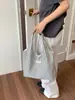 Bolsa Tote Vertical com Listras Grande Capacidade Estilo Verão 2026 para Trabalho e Deslocamento, Adequada para Estudantes, Design Casual e Versátil