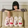 Pantuflas de algodón genuinas de Kitty de Sanrio para mujer, pantuflas cálidas de felpa para uso en casa en invierno, pantuflas IP antideslizantes para interiores