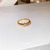 Novo Anel Aberto Vazado de Zircônia Super Brilhante Estilo Chinês Nicho Luxo Leve Toque de Alta Qualidade Anel para Dedo Indicador Anel de Banda Exquisito Versátil Feminino