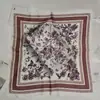 Pañuelo cuadrado estampado de leopardo bufanda coreana femenina de seda versátil pañuelo para el pelo bufanda retro flor de anacardo pañuelo cuadrado pequeño venta al por mayor