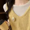 Broche de ovelha fofo em tecido de desenho animado para mulheres, novo design 2026, broche divertido para suéter, fecho decorativo