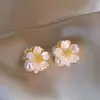 Pendientes de Botón Florales de Perlas, Lujo Ligero, Gama Alta, Elegantes y Únicos para Mujer, Nuevo Estilo 2025, Exquisitos Pendientes para el Día a Día