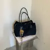 Bolsa de ombro retrô de camurça para outono para mulheres, nicho de comércio exterior, simples, grande capacidade, acabamento fosco, bolsa tote de axila para o dia a dia