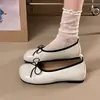 Sapatos femininos retro estilo coreano de bico quadrado que aumentam a altura, novo modelo outono 2026, laço, elegantes, mocassins rasos sem cadarço