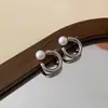 Pendientes Minimalistas y Elegantes con Perlas en Forma de C con un Diseño de Alta Gama, Lujo Ligero, Exquisitos y Únicos Accesorios para Orejas de Temperamento