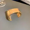 Pulseira Irregular Côncava Transfronteiriça Europeia e Americana Estilo Frio de Nicho Pulseira Moda Luxo Leve Pulseira de Alta Qualidade para Mulheres