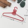 Mini cabide de plástico para roupas Artesanato de Natal Acessórios para presente DIY Cabide pequeno para roupas Roupas de Barbie Roupas de urso