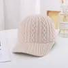 Nova moda outono e inverno, gorro de lã trançada versátil, boné estilo duckbill, boné de beisebol quente para meia-idade e idosos