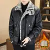Jaqueta de Couro Simples Versátil Estilo Novo para Homens, Forrada com Lã Espessa para o Inverno, Resistente ao Vento, Couro e Pelo Integrados, Casaco Jaqueta com Gola Reversível