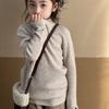 Suéter para niños y niñas, primavera y otoño, 24 unidades, suave, encerado, para niños medianos y grandes, camisa de punto de cuello alto, estilo occidental, top de moda para niñas.