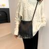 Bolso europeo y americano retro de comercio exterior con borlas de gran capacidad para mujer, estilo coreano, nuevo bolso de mujer, simple, popular, bolso de hombro para mujer