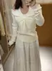 Suéter largo de punto estilo francés con cuello retorcido, un nuevo diseño de otoño/invierno 2026, un top versátil y elegante para mujer