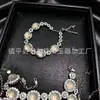 Pulseira folheada a prata com calcedônia branco gelo, um estilo de nicho, versátil e elegante, com um design de jadeíta estilo chinês