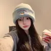 Gorro de Lana Bordado Estilo Coreano Ins con Cachorro para Mujer en Otoño e Invierno Engrosado Cálido y Lindo Gorro Tejido Gorro Protector de Orejas