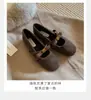Novo Modelo 2026~ Estilo igual ao da Mãe Uva sapatos Mary Jane de veludo camélia retrô com salto de 4cm para mulheres