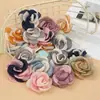 Nuevo accesorio para el cabello hecho a mano con flor de rosa tridimensional de tela de satén, tocado, flor de solapa, flor para zapatos y sombreros, accesorios para ropa