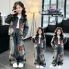 Conjunto jeans para meninas 2026 primavera e outono novo estilo tendência estilo coreano high street jaqueta e calça wide leg conjunto de duas peças para crianças mais velhas