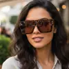 Gafas de Sol Integradas Hip-Hop de Marco Grande con Remaches Retro Europeas y Americanas, Protección Solar Personalizada de Moda para Exteriores, Gafas de Sol de Tendencia Transfronterizas
