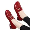 Mocassins de Couro Envernizado 2025 Primavera Novos Salto Baixo Femininos Solado Macio Superfície Macia Sapatos Baixos Sapatos Femininos Populares