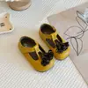Elegantes zapatitos de piel para niñas, novedad otoño 2026 versión coreana, zapatitos de suela blanda para bebés niñas, dulces zapatos planos para niños pequeños