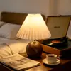 Estilo ins alta aparência luminária de mesa plissada retrô nórdica garota celebridade da internet quarto simples atmosfera de cabeceira luz noturna