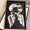 Pañuelo de Seda Estilo Retro Británico con Estampado de Caballos para Mujer, Bufanda Cuadrada de Patchwork a Cuadros Versátil y de Moda, Accesorio Diario para el Cuello