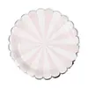 Conjunto de louça, prato de papel listrado rosa, prato de jantar, copo de papel, guardanapo, balão, bandeirinhas e decoração para festa de aniversário.