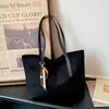 Nova Bolsa Tote Versátil Feminina 2026 Grande Capacidade Bolsa de Ombro Único Feminina de Alto Padrão Bolsa Simples Retrô
