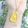 Pingente de Cobre Banhado a Ouro Finamente Trabalhado do Deus da Riqueza Amarelo com Design de Arma Vajra Embutido, Colar Moderno e Versátil