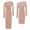 Elegante vestido negro de un solo hombro y manga larga para mujer, perfecto para otoño. Este vestido entallado que realza la figura acentúa tu cintura y caderas, creando una silueta chic y elegante.