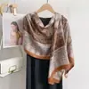 2025 Novo Lenço Om de Algodão e Linho com Blocos de Cor Simples Estilo Coreano Fashionável para Viagem Proteção Solar de Gaze